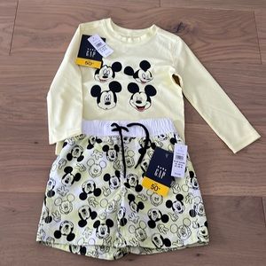 BNWT GAP 18-24m Mickey Mouse Rash Guard Long Sleeve and Shorts